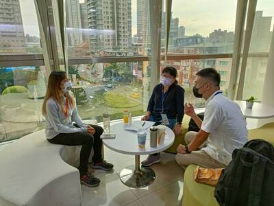 111學年第1學期第一次沙龍月會